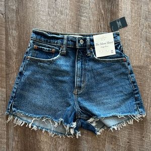 A&F Curve Love The Mom High Rise Short in Dark Wash